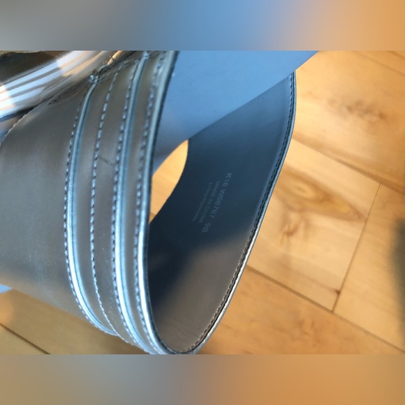 New-in-box Women’s Cole Hann Silver Slides - Picture 4 of 4